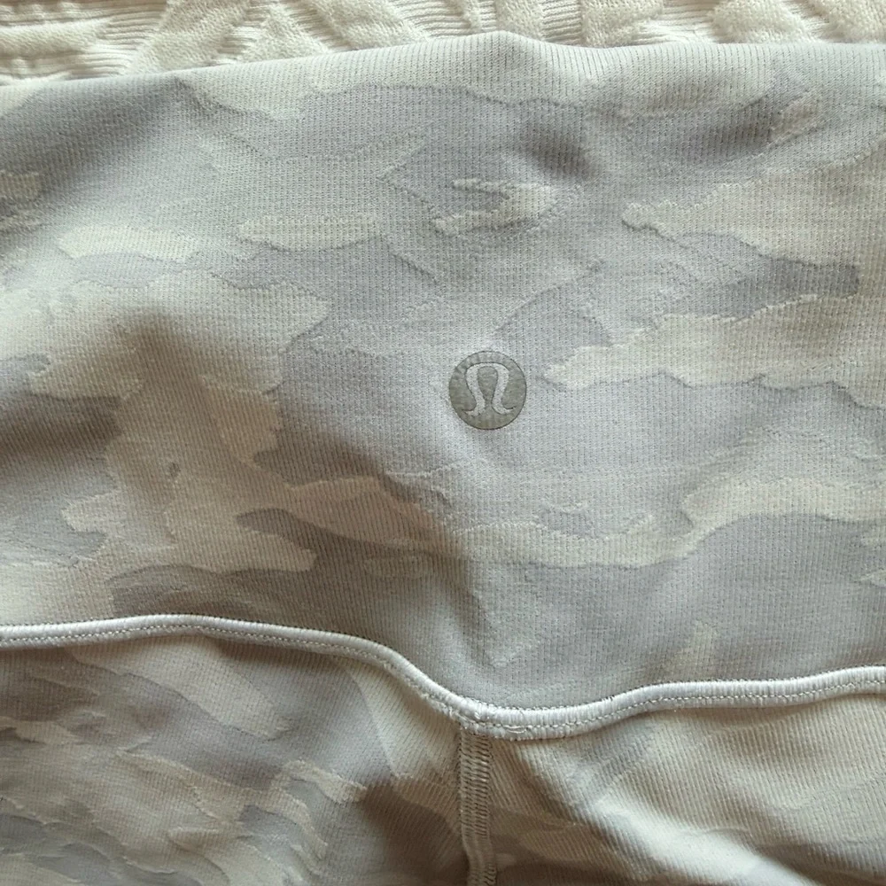 Lululemon Wunder Under HR 10” Gray Camo Bike Short